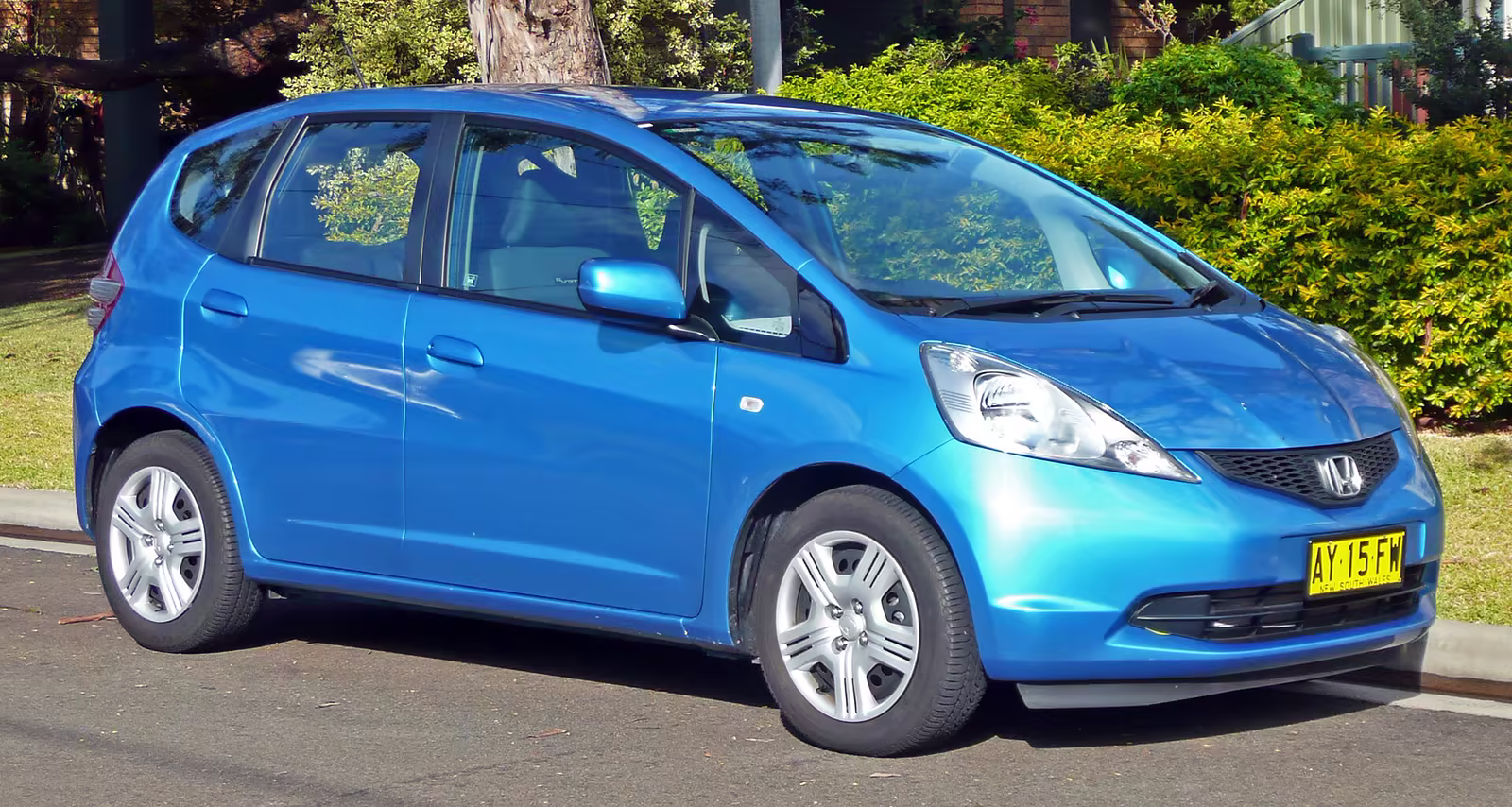 Best Used Cars Under €5 000 in Europe (2026): 12 Reliable Buys, the Engines to Avoid and How Much to Keep Back